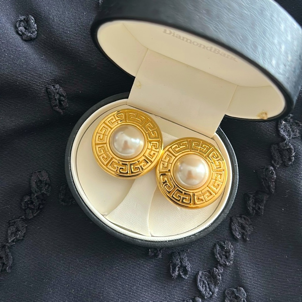 Givenchy Mabe Pearl Clip Earrings - Picture 2 of 4